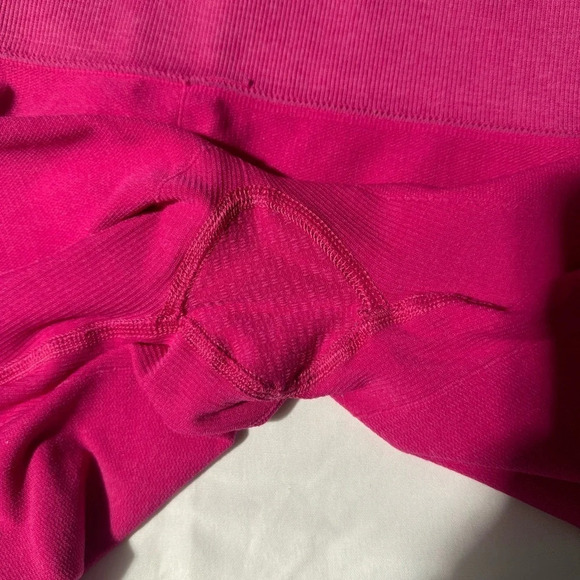 Lululemon Ebb to Street Cropped Leggings Barbie Pink (8) - Picture 9 of 9